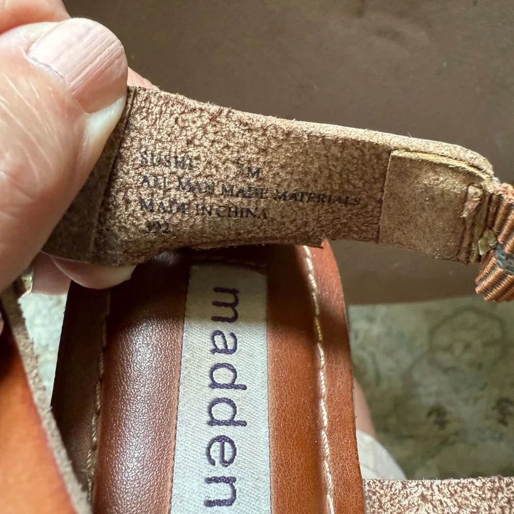 Steve Madden Girl Sushi Thong Faux Leather Ankle Strap Studded Sandals sz7